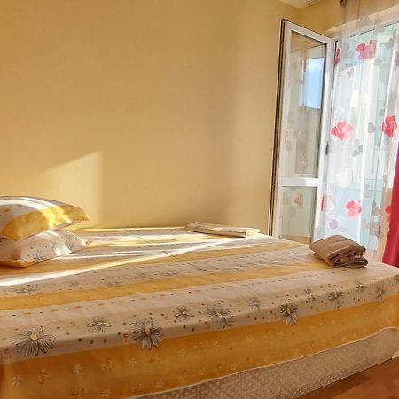 Chaika Sea Apartment Varna Bagian luar foto