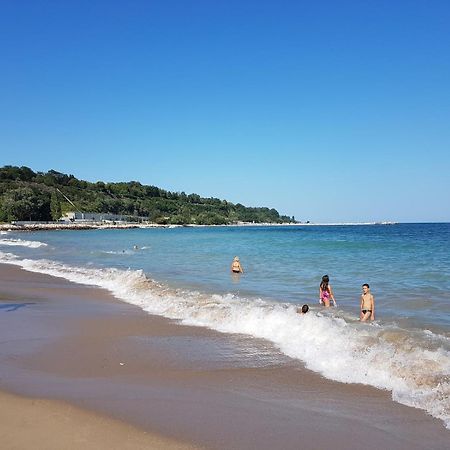 Chaika Sea Apartment Varna Bagian luar foto