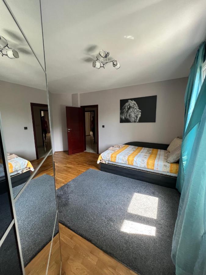 Chaika Sea Apartment Varna Bagian luar foto
